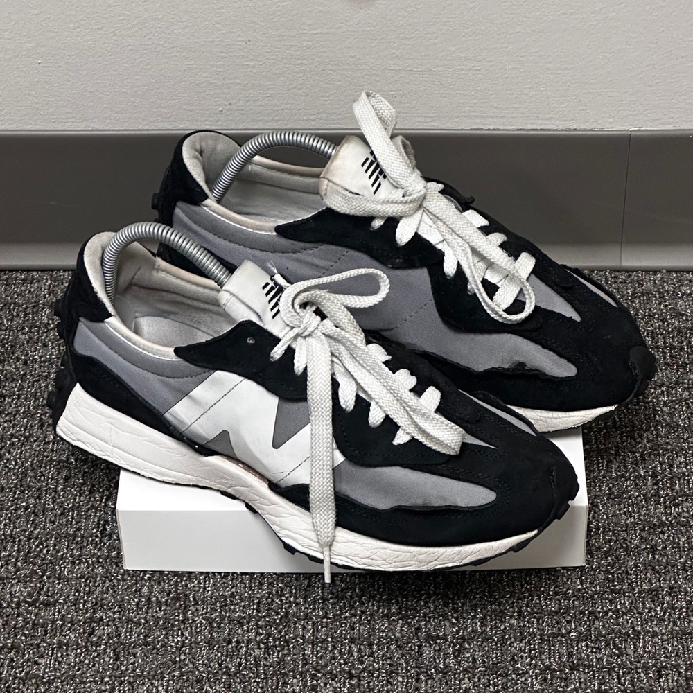 New Balance 327 Mens 10 Black Grey White Retro Lifestyle Sneaker MANY FLAWS!